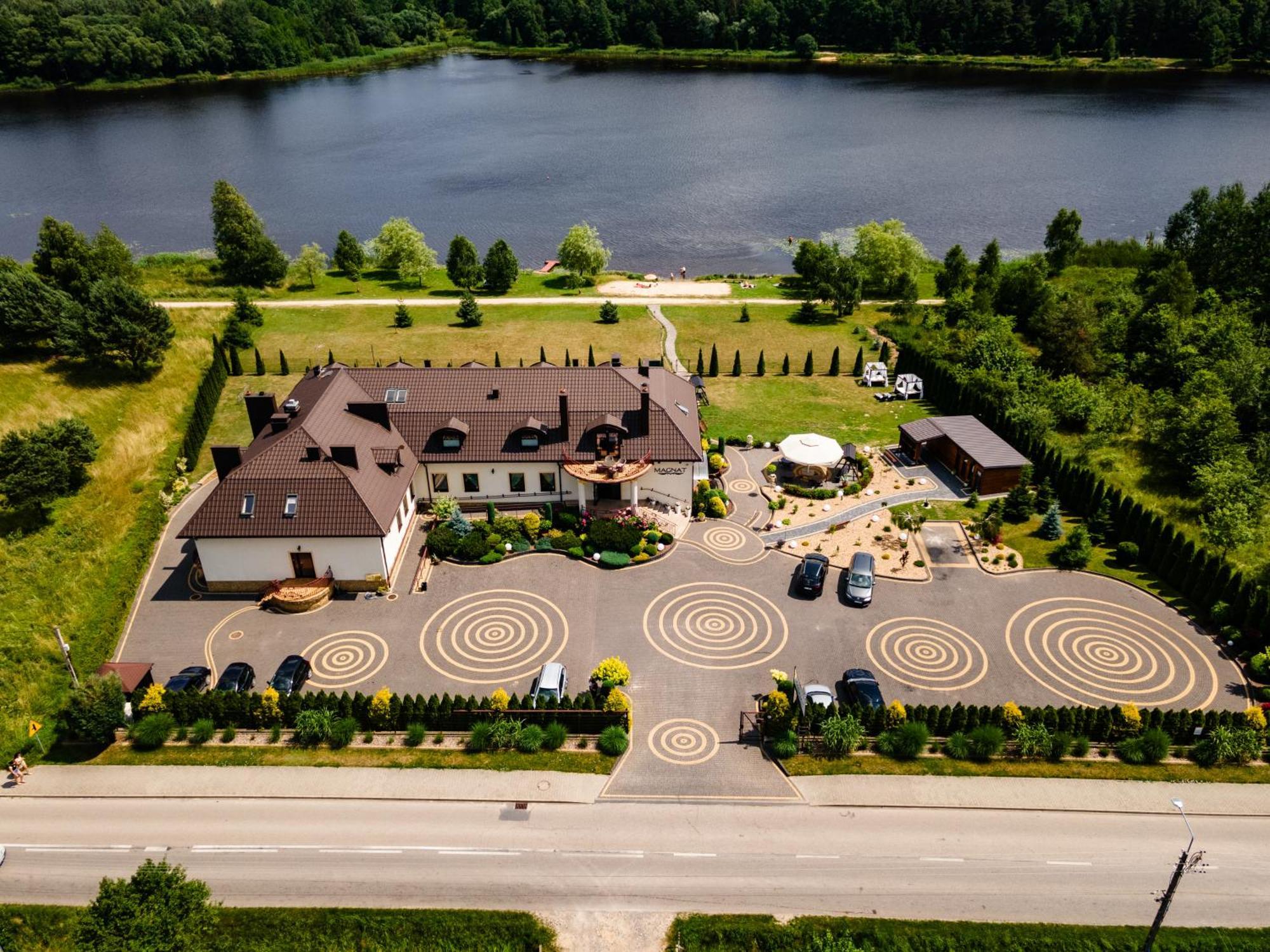 Hotel Magnat Suchedniów Exterior foto